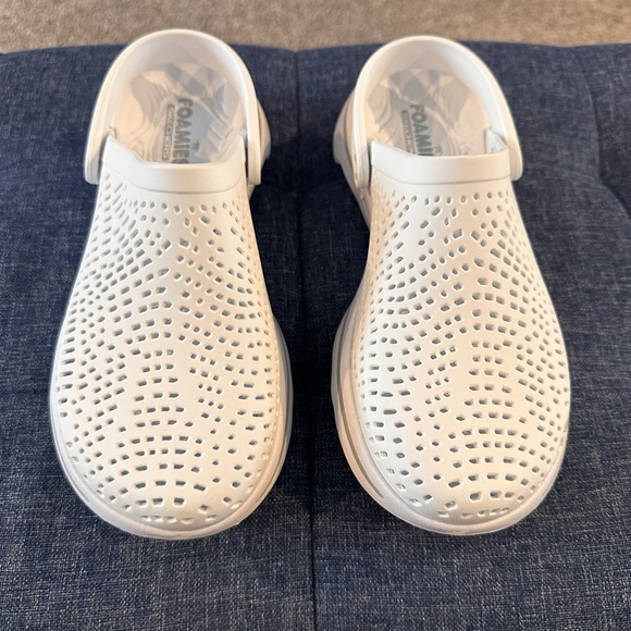 Skechers White Mules & Clogs - Picture 3 of 6